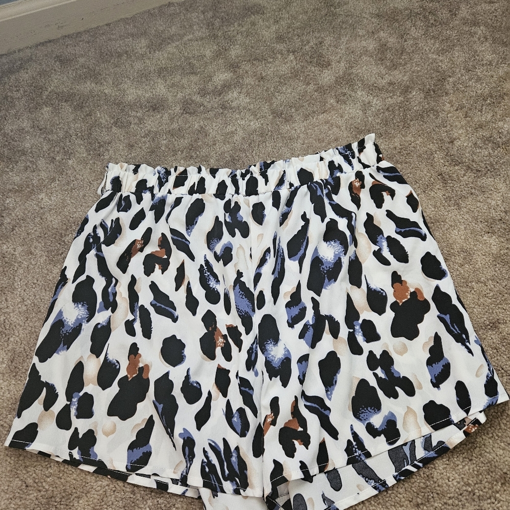 SHEIN shorts animal print 1XL